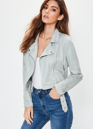 Актуальна сіро-блакитна замшева куртка-косуха/кожанка missguided. розмір м