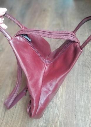Кожаный рюкзак бордового цвета.5 фото