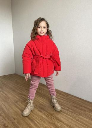 Куртка демісезонна червона на флісі з капюшоном під поясок для дівчаток