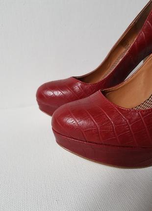 Шикарні туфлі під шкіру крокодила,бордові туфлі високий каблук,туфлі кольору марсала5 фото