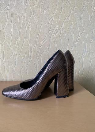 Туфли бронзовые с квадратным носиком2 фото