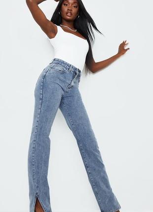Высокие винтажные джинсы с разделенным подолом