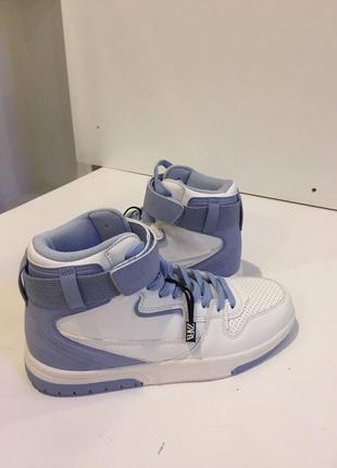 Кроссовки zara