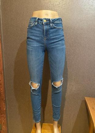 Джинсы скинни с рваностями