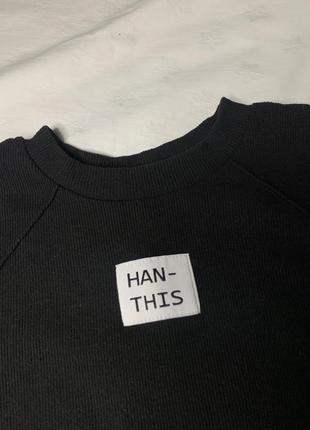 Черная водолазка с надписью2 фото