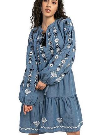 Вышитое платье