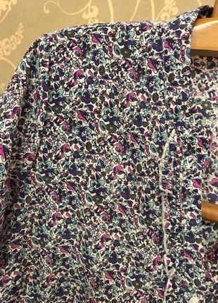 Очень красивая и стильная брендовая блузка в цветочках 19.7 фото