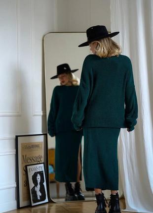 Костюм в выпускаемый женский юбка и свитер2 фото