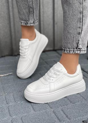 Жіночі базові білі кросівки