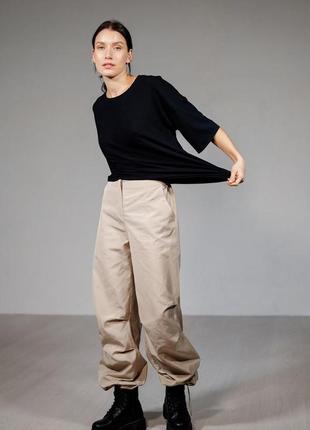 Штани-карго жіночі oversize з кишенями бежеві modna kazka mkaz6412-22 фото