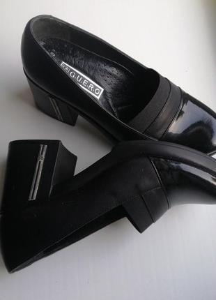 Чорні туфлі лофери