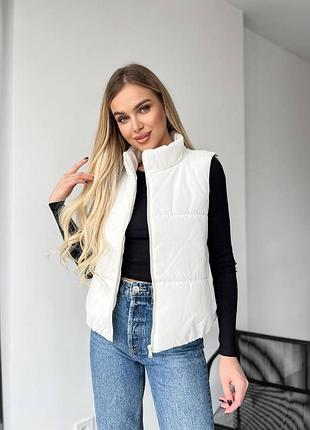 Коротка жіноча жилетка весна/осінь молочна (розміри 42, 44, 46, 48)