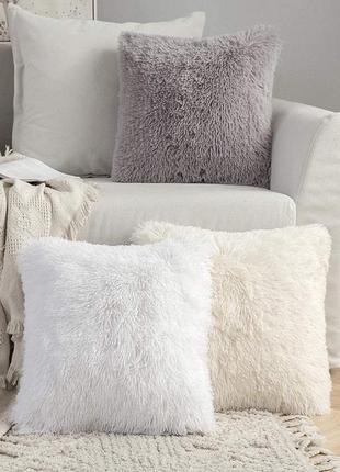 Интерьерная подушка, мех травка, подушка на диван молочного цвета1 фото