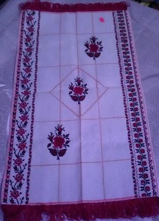 Вышитая салфетка