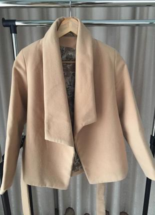 Пальто з поясом