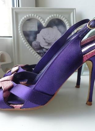 Нарядные босоножки