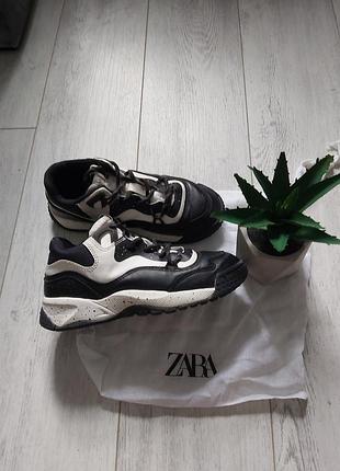 Кроссовки zara