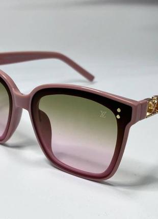 Окуляри сонцезахисні жіночі з яскравими лінзами в рожевій пластиковій легкій оправі