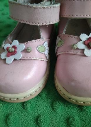 Красивые туфельки для девочки4 фото