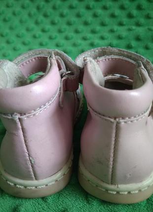 Красивые туфельки для девочки5 фото