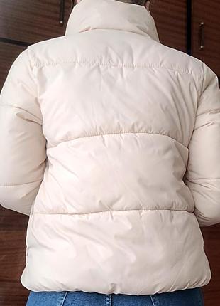 Стильна дута куртка молочного кольору4 фото