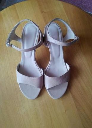 Босоніжки шкіра 39 р.