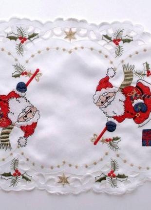 Ажурна овальна серветка 30*45 з орнаментом діда мороза