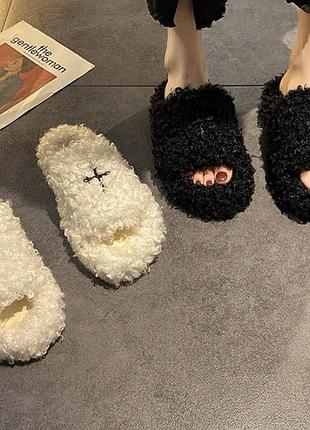 Хутряні шльопанці