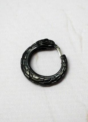 Серьги уроборос black 16 мм серебро2 фото