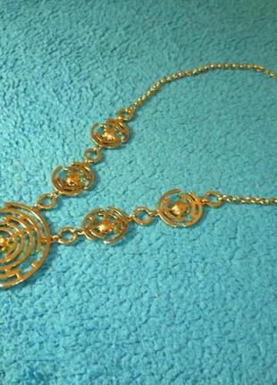 Новый набор золотистый ожерелье-колье и серьги-пусеты под золото7 фото