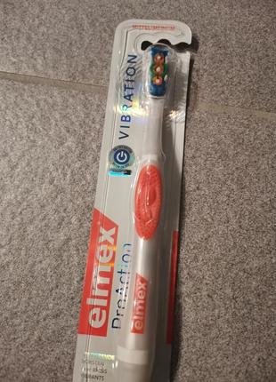 Elmex proaction toothbrush medium зубна щітка з вібраційною щетиною на батарайці