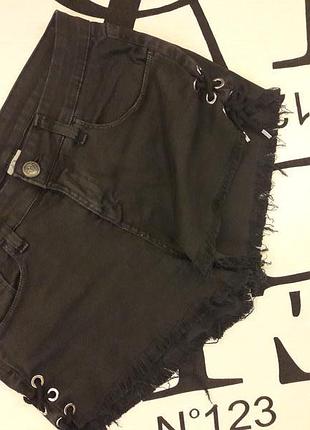 Крутые шорты  италия  со шнуровкой