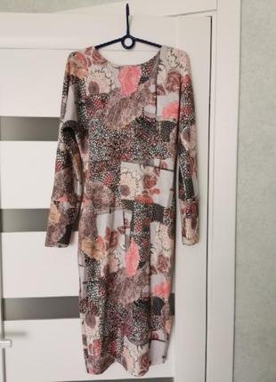 Трикотажное платье с поясом