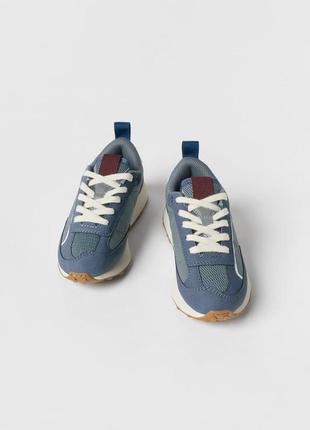 Класні сині кросівки zara