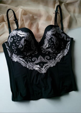 Корсет із вишивкою