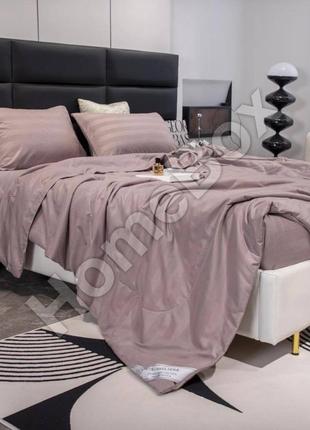 Сатиновое постельное белье с демисезонным одеялом8 фото