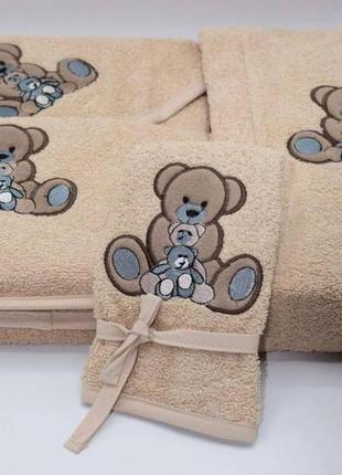 Уголок,полотенце,мочалка,слюнявчик,халат  фирмы massimo monelli