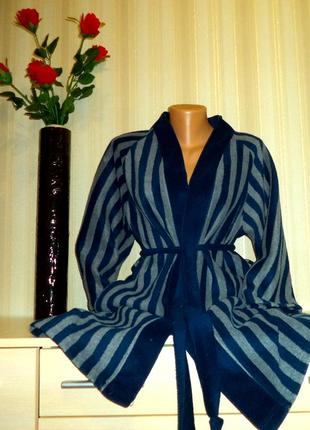 Флисовый халат на подростка в полоску.