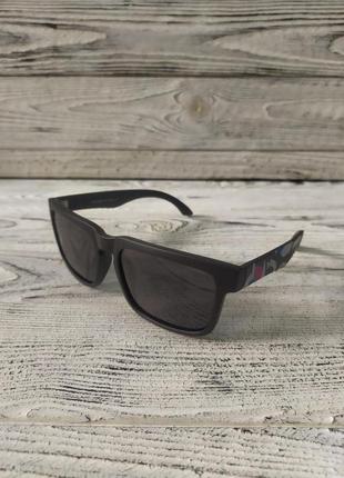Солнцезащитные очки черные, матовые, унисекс в пластиковой оправе2 фото