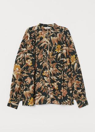 Красивая блуза в цветы с объёмными рукавами от бренда hm