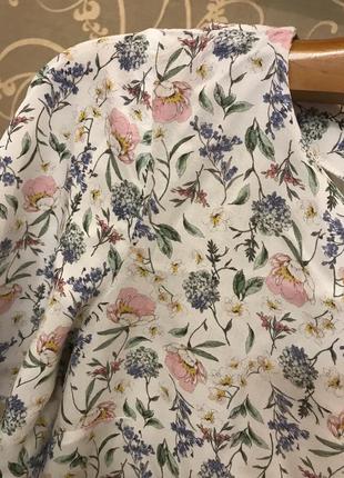 Величезний вибір красивих блуз і сорочок.