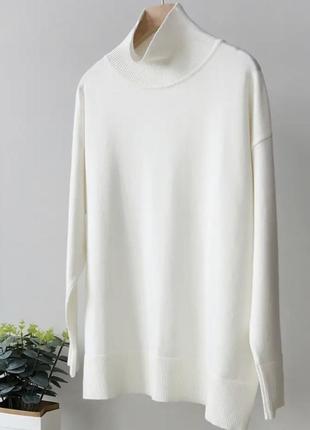 Білий светр