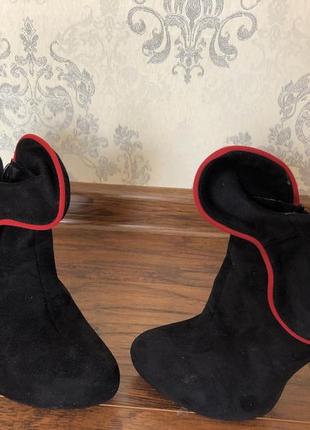 Ботинки с воланами и красной вставкой2 фото
