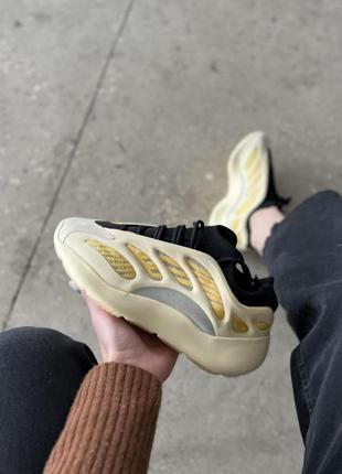 Женские кроссовки adidas yeezy boost 700 v3 safflower 36-37-38-39-40-41