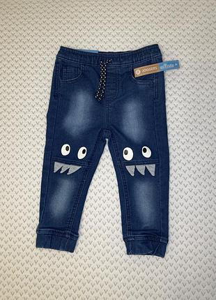 Джинси з декорованими колінами