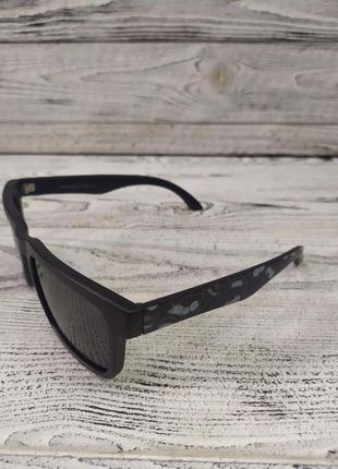 Солнцезащитные очки черные, матовые, унисекс в пластиковой оправе6 фото