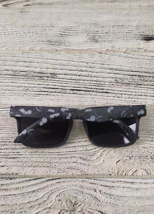 Солнцезащитные очки черные, матовые, унисекс в пластиковой оправе7 фото