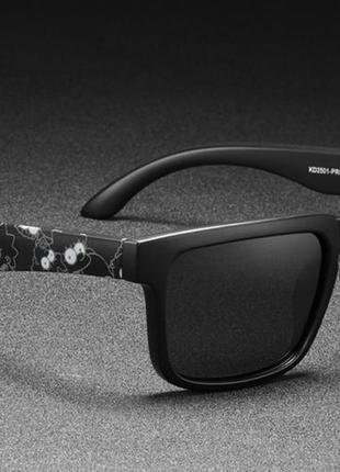 Солнцезащитные очки черные, матовые, унисекс в пластиковой оправе1 фото