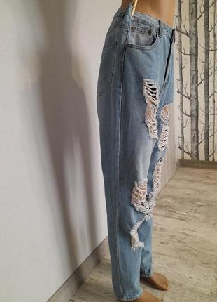 Стильные мом джинсы с дырками бойфренд5 фото