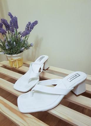 Стильні босоніжки 38р